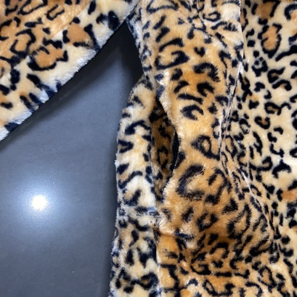 NWT Forever 21 Faux Fur Leopard Coat - Picture 3 of 7